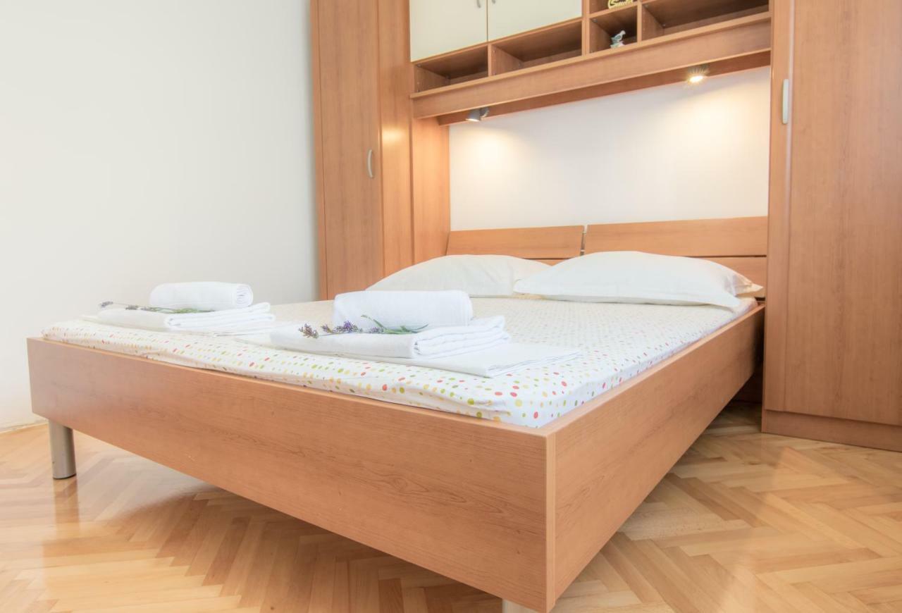 Apartment Holiday Makarska Exterior foto